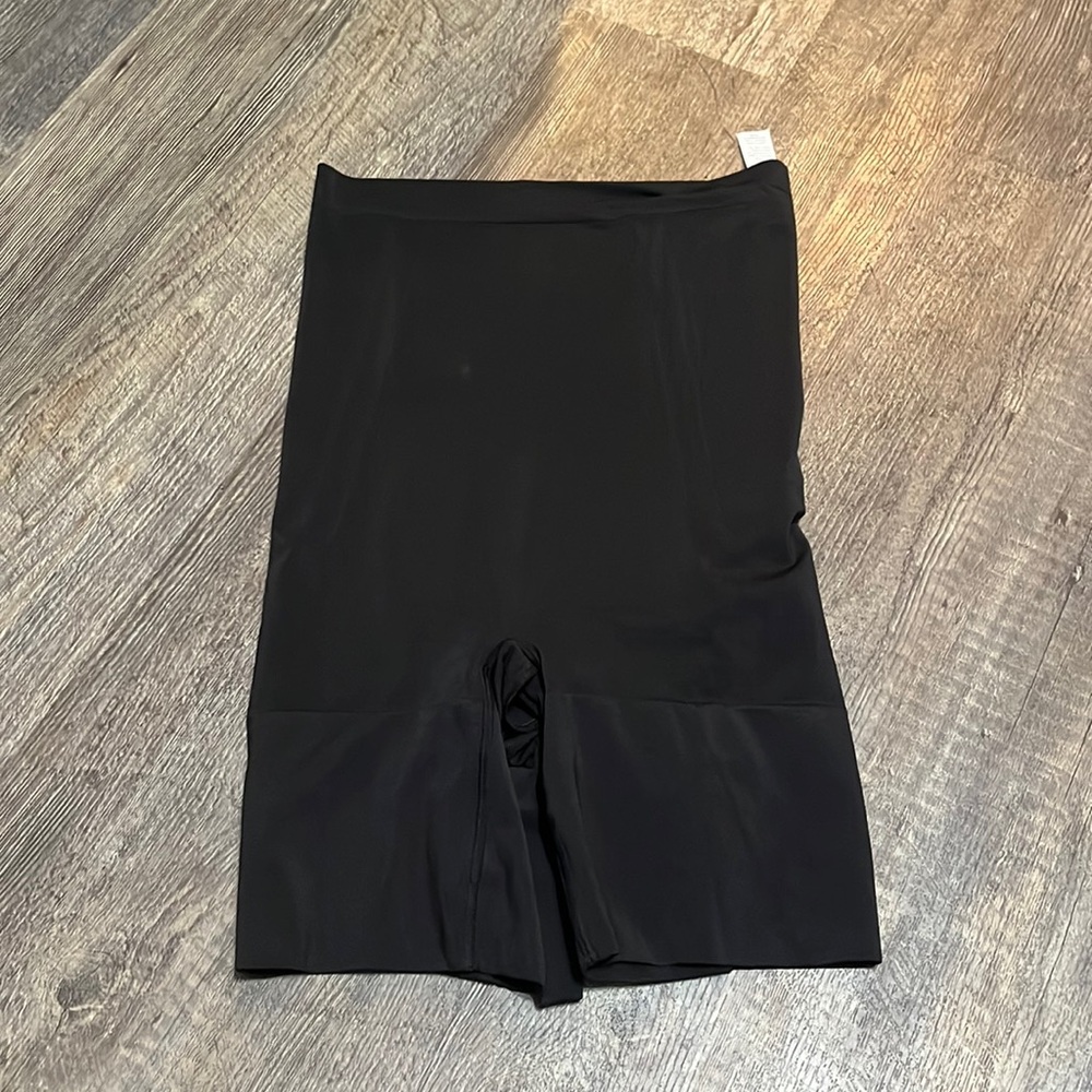 Spanx Oncore High Waist Mid Thigh Shaper in Soft black size M